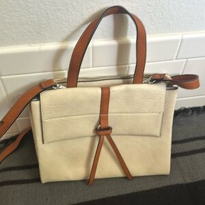 Boutique purse that can be used with or without shoulder strap